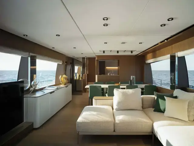 Ferretti Yachts 780