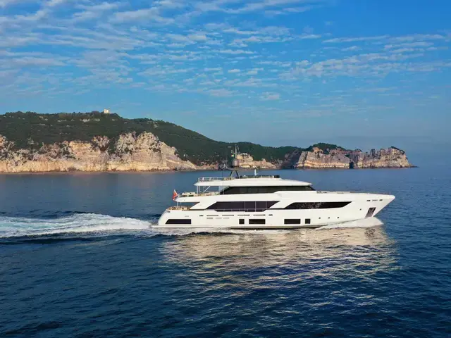 Custom Line Navetta 37