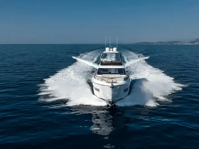 Ferretti Yachts 670