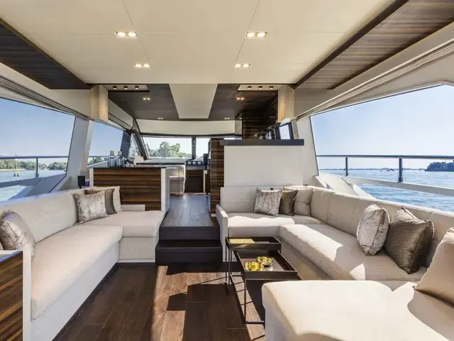 Ferretti Yachts 670