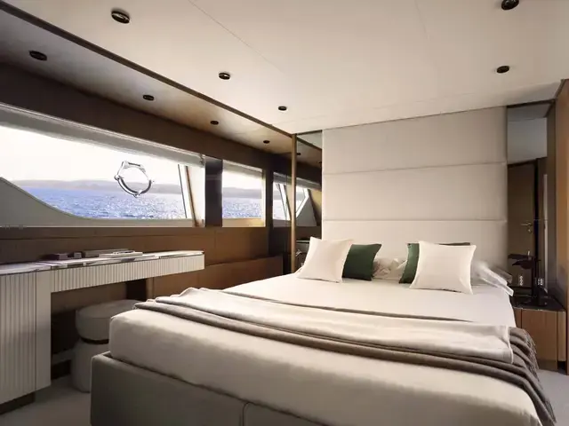 Ferretti Yachts 780