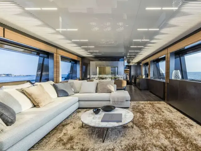 Ferretti Yachts 920