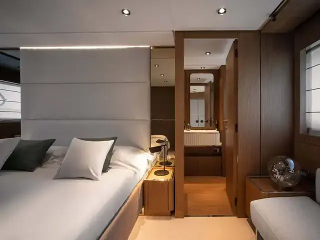 Ferretti Yachts 780