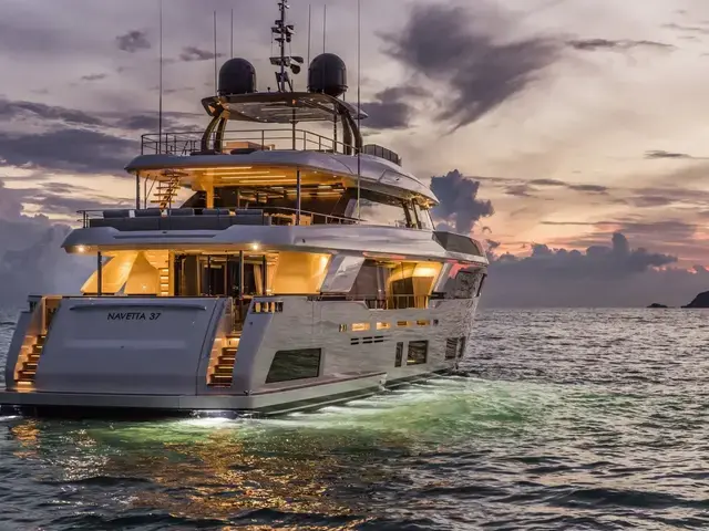 Custom Line Navetta 37