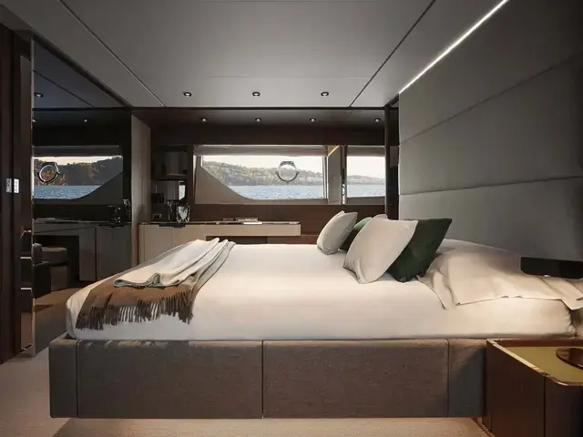 Ferretti Yachts 780