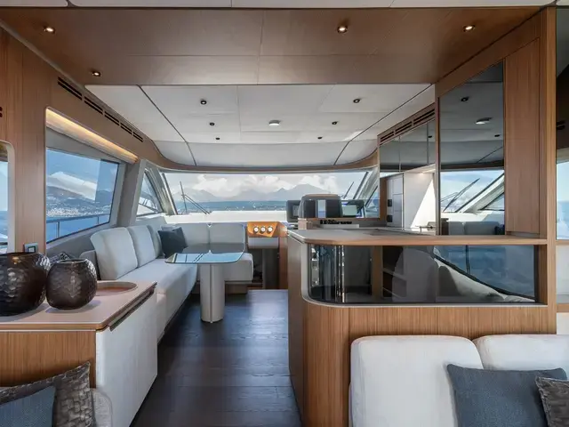 Ferretti Yachts 670