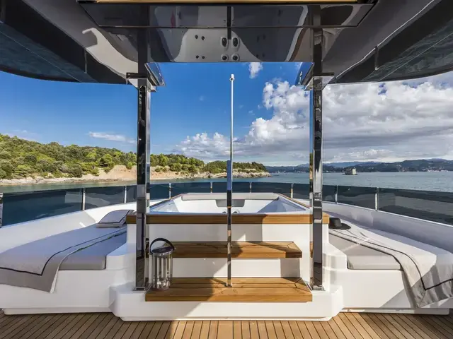 Custom Line Navetta 37