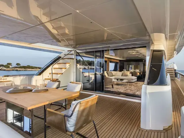 Ferretti Yachts 920