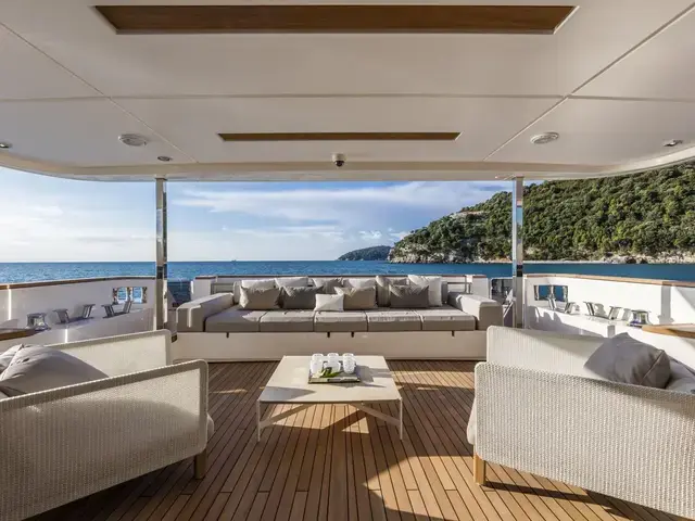 Custom Line Navetta 37