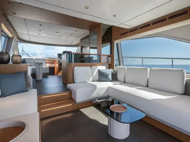 Ferretti Yachts 670