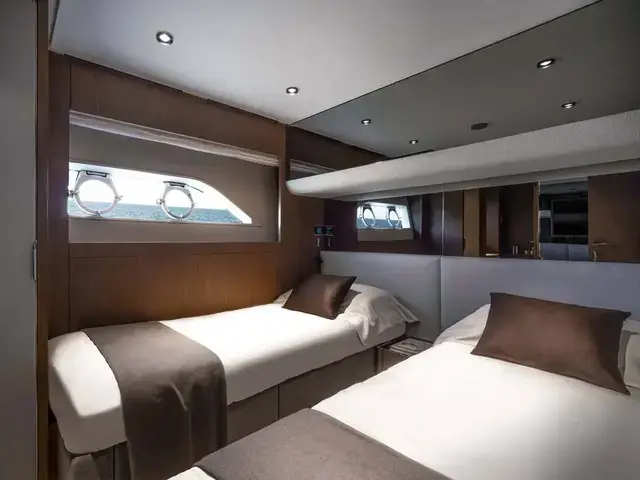 Ferretti Yachts 780