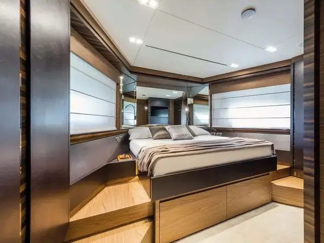 Ferretti Yachts 670