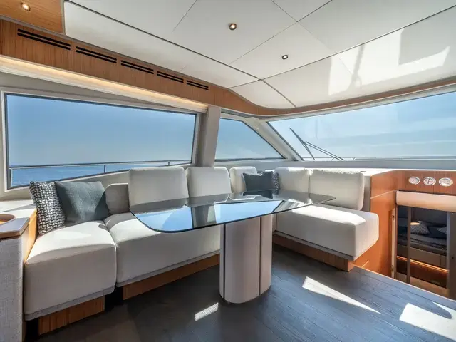 Ferretti Yachts 670