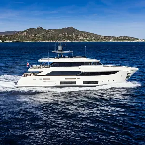 2025 Custom Line Navetta 33