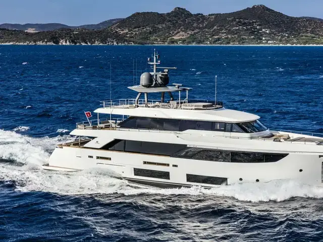 Custom Line Navetta 33