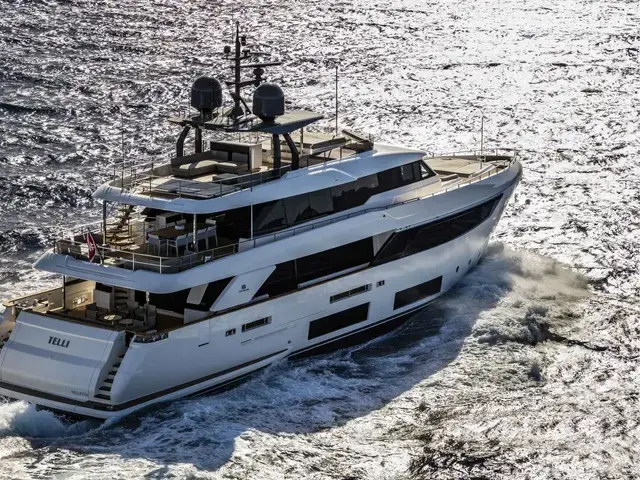 Custom Line Navetta 33