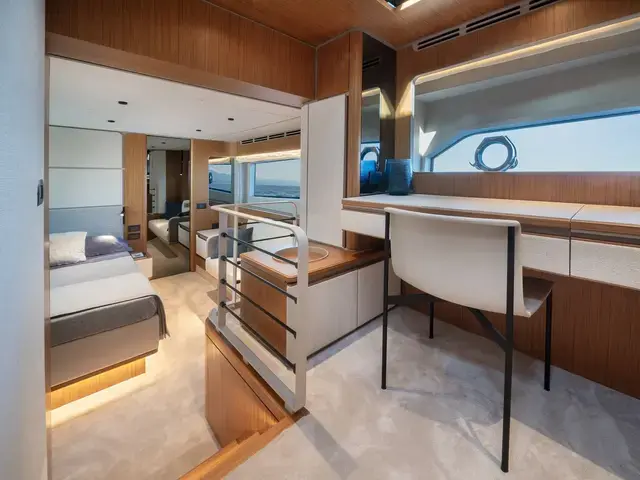 Ferretti Yachts 670