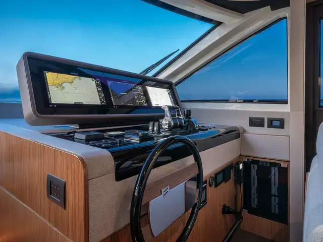 Ferretti Yachts 670