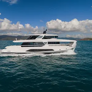 2025 Ferretti Yachts Infynito 90