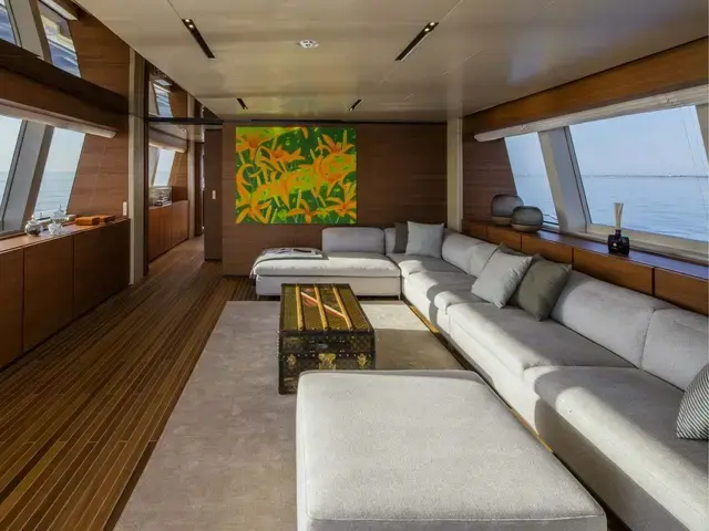 Custom Line Navetta 33