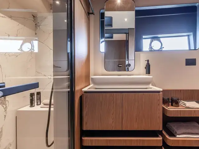 Ferretti Yachts 580