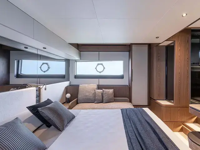 Ferretti Yachts 580