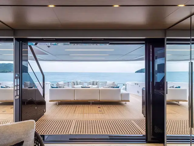 Ferretti Yachts Infynito 90