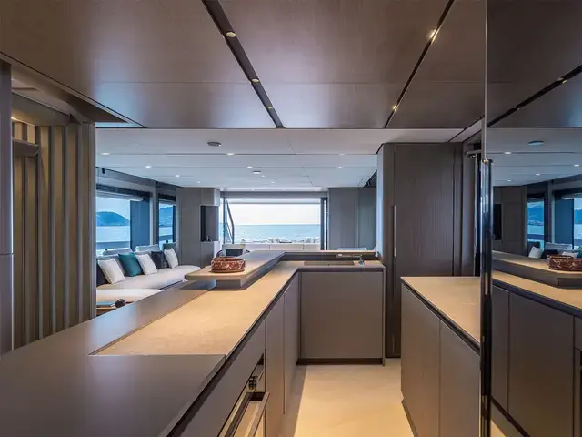 Ferretti Yachts Infynito 90