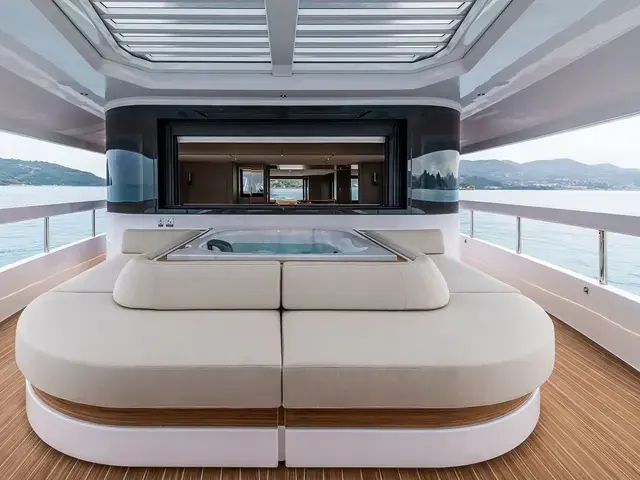 Ferretti Yachts Infynito 90