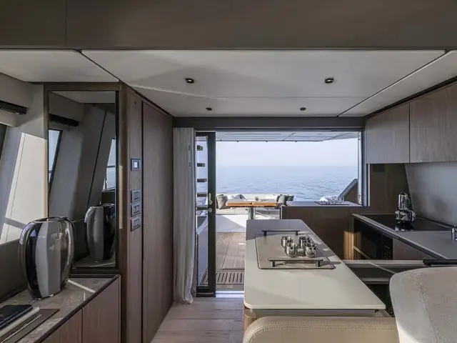 Ferretti Yachts 580