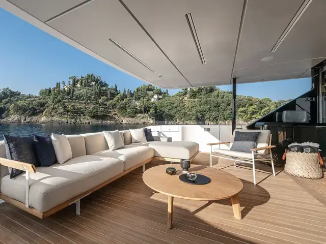 Ferretti Yachts INFYNITO 80