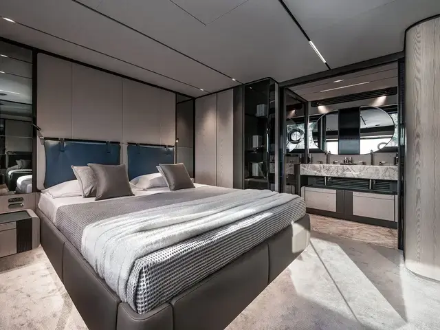 Ferretti Yachts INFYNITO 80