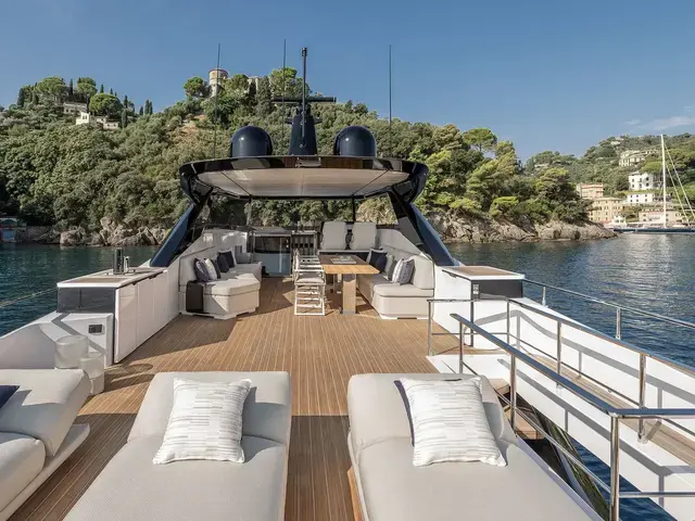 Ferretti Yachts INFYNITO 80