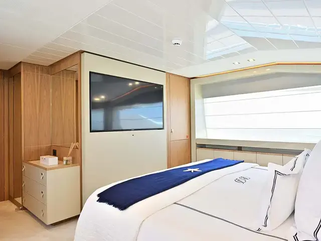 Ferretti Yachts 960