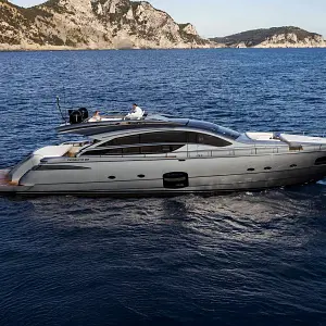 2017 Pershing 82