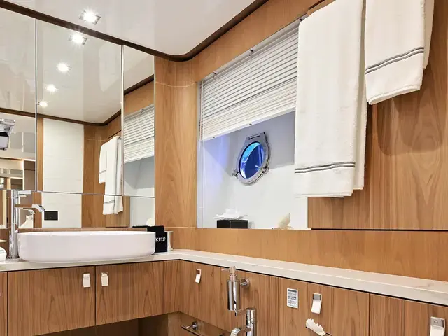 Ferretti Yachts 960