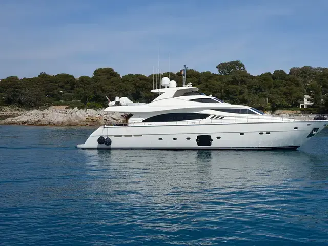 Ferretti Yachts 881