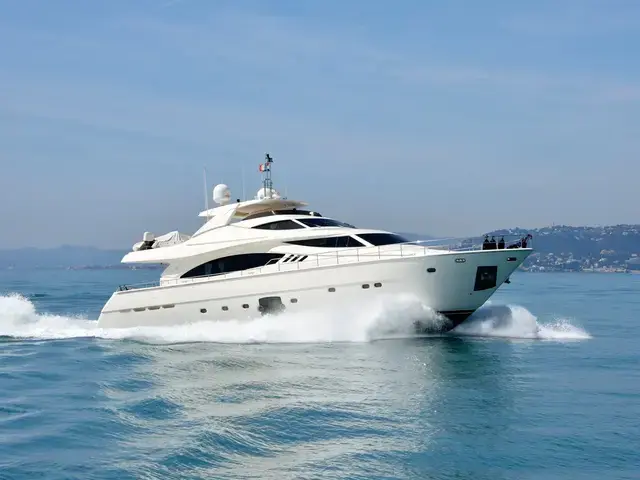 Ferretti Yachts 881