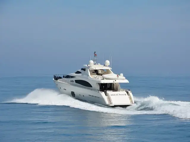 Ferretti Yachts 881