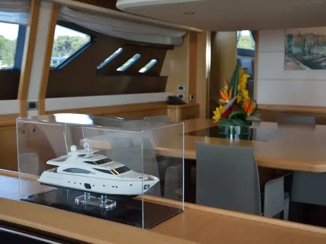 Ferretti Yachts 881