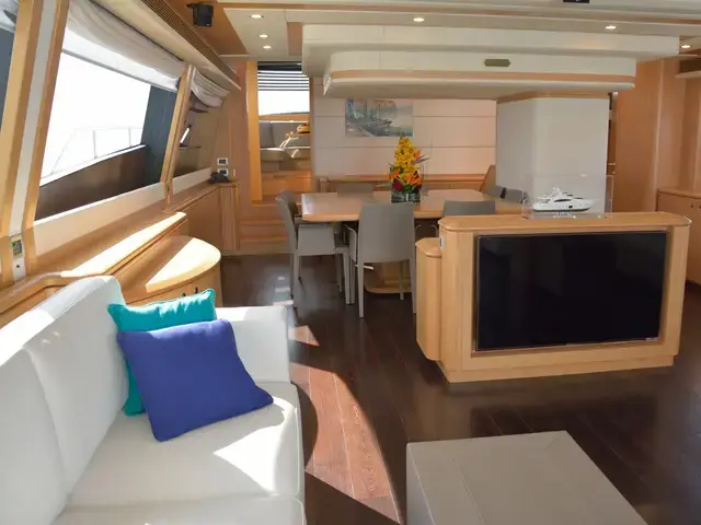 Ferretti Yachts 881