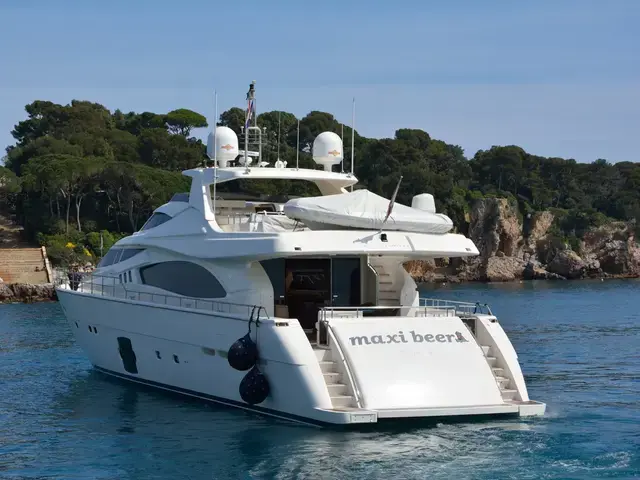 Ferretti Yachts 881