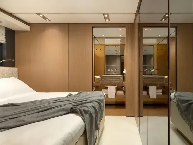 Ferretti Yachts 1000