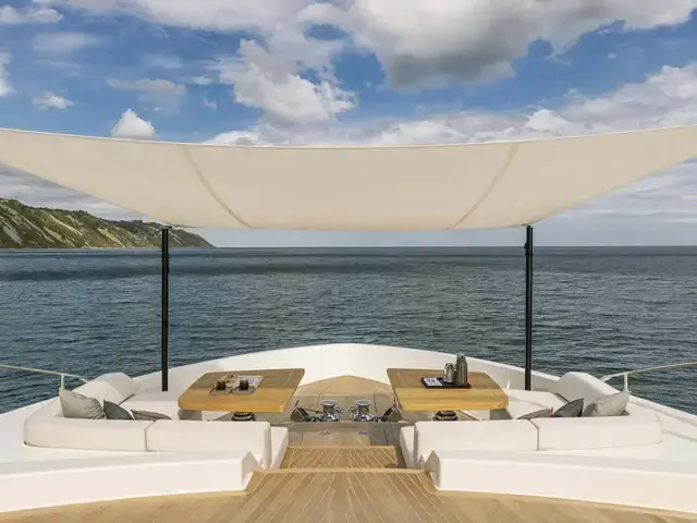 Ferretti Yachts 1000