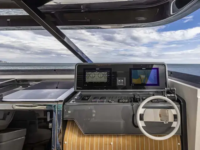 Ferretti Yachts 1000