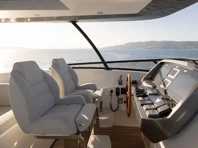 Azimut Magellano 25