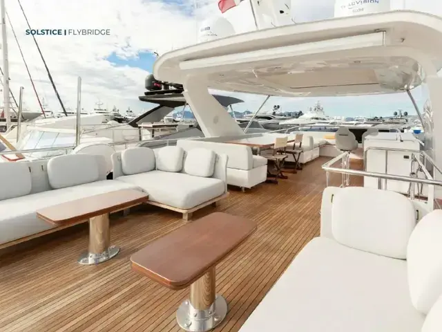 Azimut 72 FLY