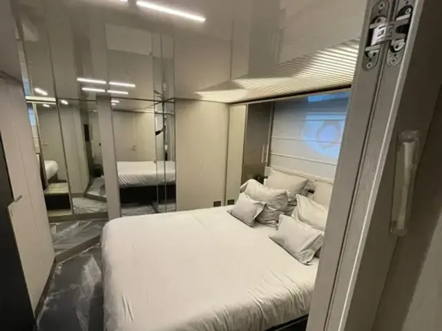 Ferretti Yachts 850