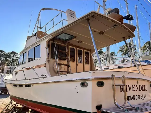 Nauset Flybridge Trawler