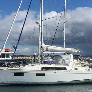 2018 Beneteau Oceanis 35.1 Lift Keel